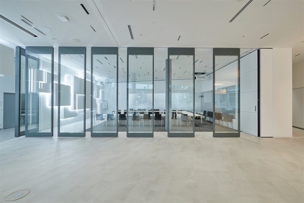 Bosch Stuttgart-Feuerbach Commandoor glaswanden deels open