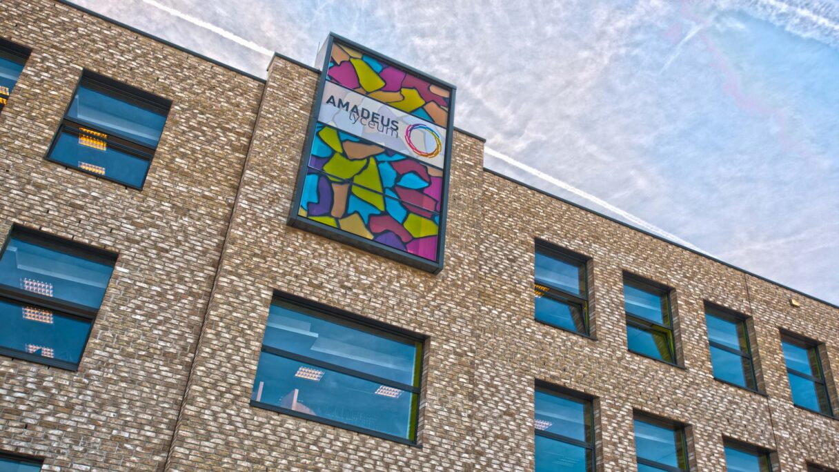 Glaswand Amadeus Lyceum in Vleuterweide Utrecht