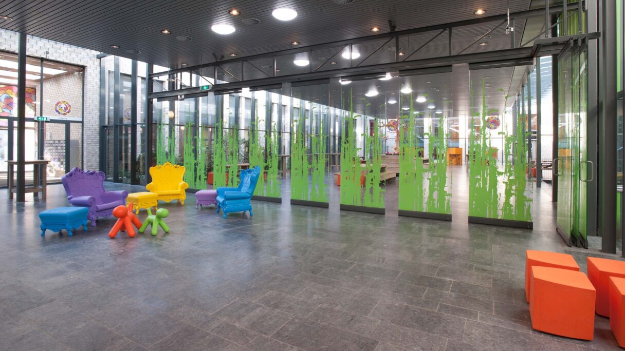 Glaswand Amadeus Lyceum in Vleuterweide Utrecht