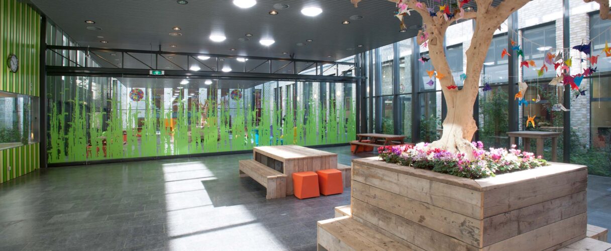 Glaswand Amadeus Lyceum in Vleuterweide Utrecht