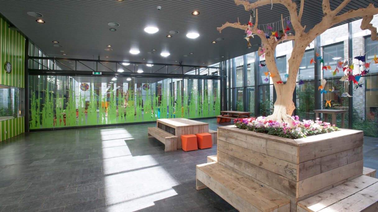 Glaswand Amadeus Lyceum in Vleuterweide Utrecht