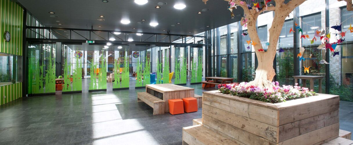 Glaswand Amadeus Lyceum in Vleuterweide Utrecht