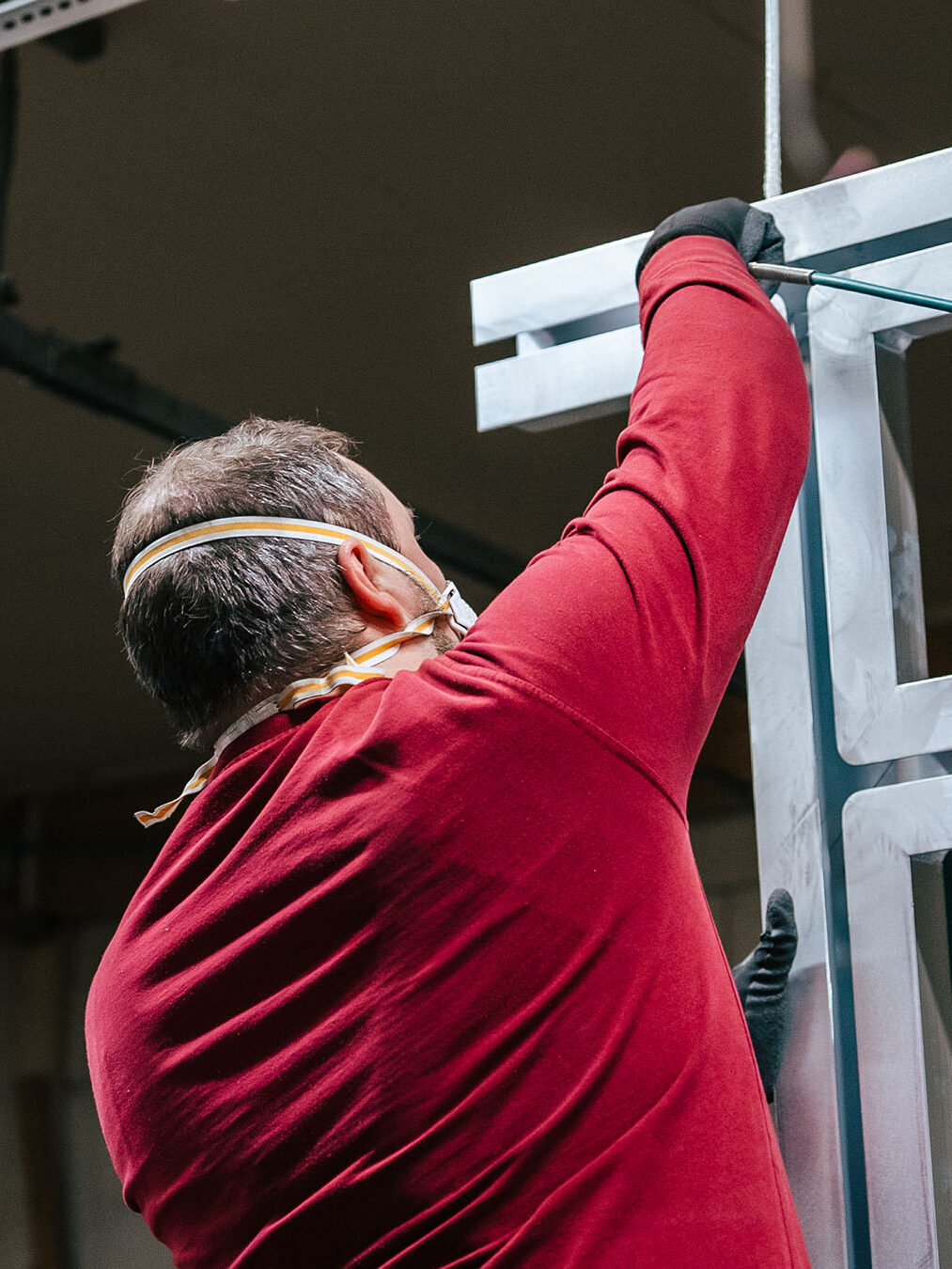 Stofvrij maken van ophangsysteem voor mobiele wand