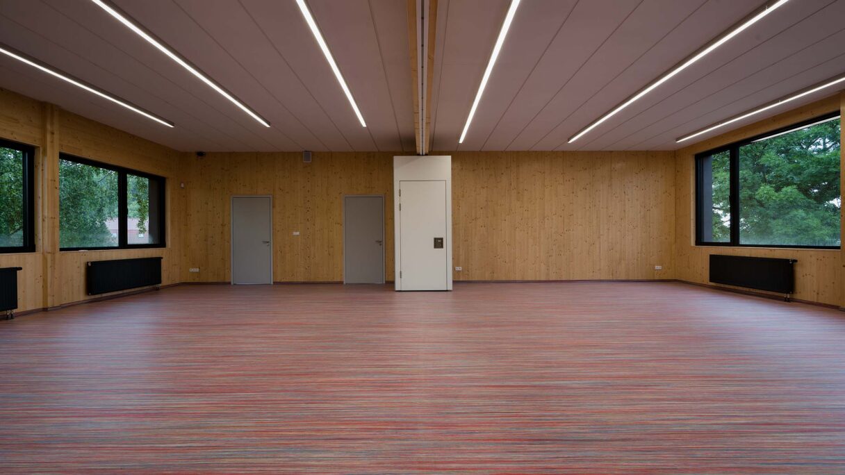 Elektrisch bedienbare paneelwand voor Zakladni skola in Slatinany